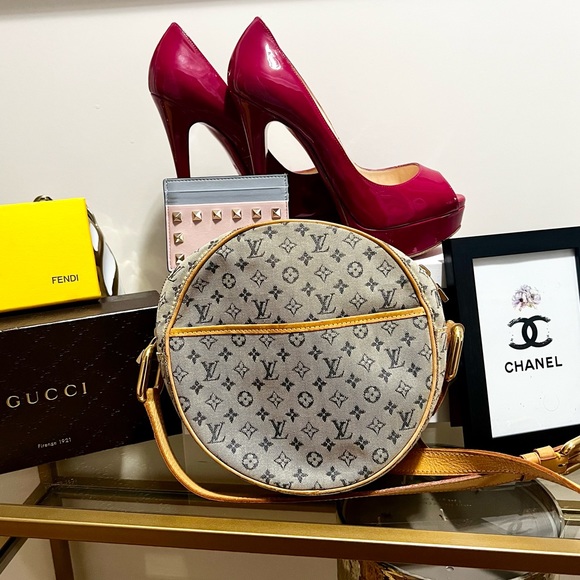 Like this post to Shop at Catch 22 Boutique for Authentic Luxury Items & More ✨ - Picture 3 of 4